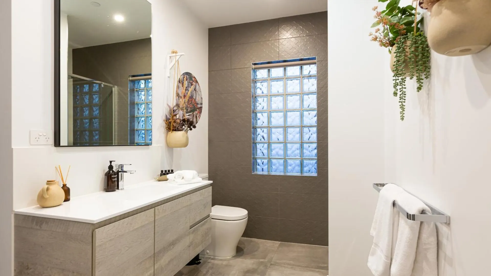 Linear Guest Apartment - Luxury In The City Hobart